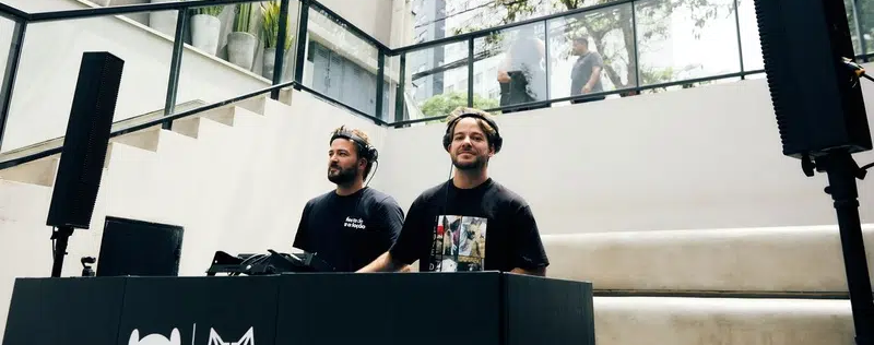 Dogz feat Dogs: Irmãos Lucas e Marcos, do projeto Dubdogz, fazem set especial para incentivar adoção de cachorros, em parceria com Zee.Dog