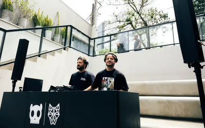 Dogz feat Dogs: Irmãos Lucas e Marcos, do projeto Dubdogz, fazem set especial para incentivar adoção de cachorros, em parceria com Zee.Dog