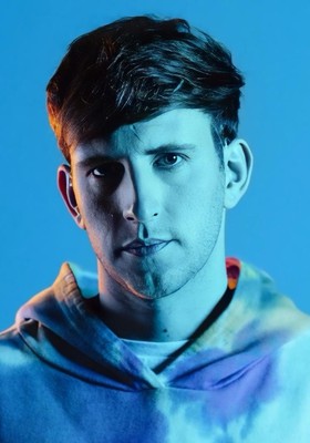 Illenium: o artista que buscou refúgio na arte e renasceu nas melodias da música eletrônica