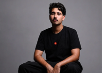 KASTA transforma a música eletrônica em espetáculo e se torna o único DJ circense do Hemisfério Sul