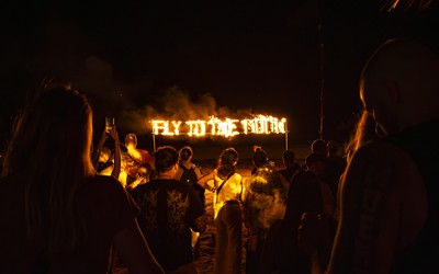 Você trocaria o réveillon de sua cidade por um festival de 5 dias numa ilha na Tailândia? Conheça a magia do Fly To The Moon!
