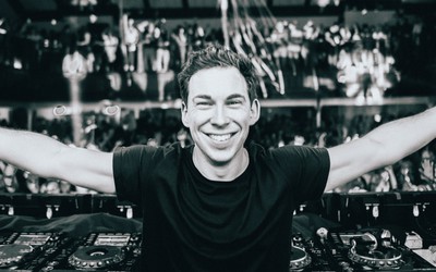 Hardwell sobe aos palcos no ADE e acende esperança de possível retorno