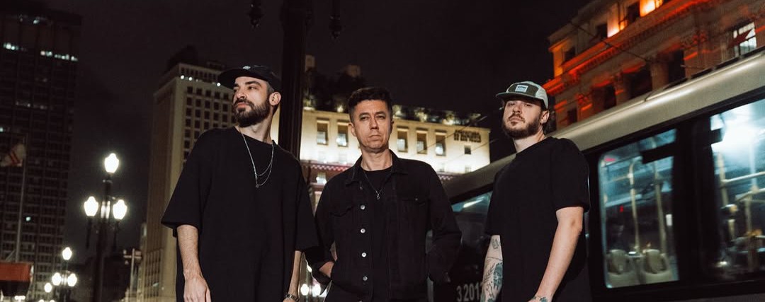 Meca, Julio Torres e Sarria lançam “Lost in the 90s”, faixa que resgata a estética da house music noventista