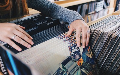 Novo relatório aponta que vendas de vinil aumentaram 22% nos EUA apenas no 1º semestre de 2022