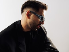 Adam Sellouk estreia no CAOS em abril em noite que reúne diferentes talentos da música eletrônica