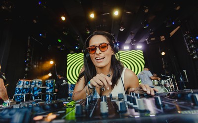 Abigail Sales conquista a temporada de verão de Trancoso (BA)