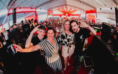 Integrantes do Almanac levam suas mães, do interior de Minas, para vê-los no Rock in Rio