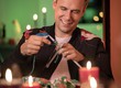 Armin van Buuren estrela um comercial de Natal alegre com seu próprio suéter de Natal de edição limitada