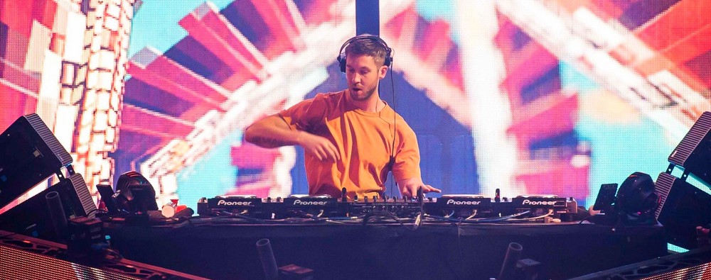 Calvin Harris critica governo do Reino Unido por falta de apoio à indústria musical