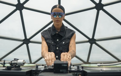 Camila Jun inicia 2022 com novo live set na Torre Digital de Brasília neste domingo (30), confira detalhes