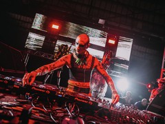 15 anos de Carlos Capslock: como uma piada entre amigos virou uma das festas mais importantes de São Paulo