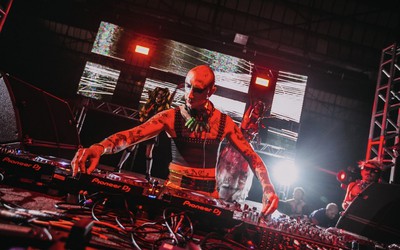 15 anos de Carlos Capslock: como uma piada entre amigos virou uma das festas mais importantes de São Paulo