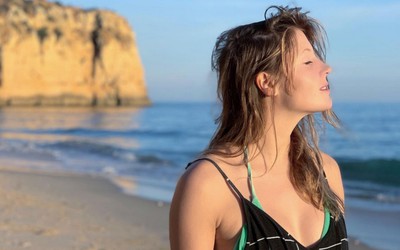 Charlotte de Witte anuncia livestream em histórico templo grego