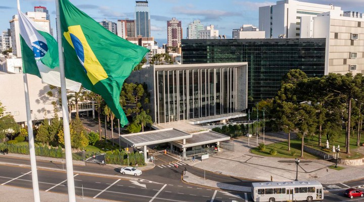 Faixada Assembleia Legislativa do Paraná - Foto: Ogier Bucchi