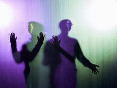 “Go”, canção de The Chemical Brothers, se torna um sucesso global 11 anos após seu lançamento original