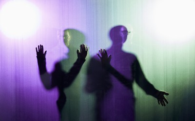 “Go”, canção de The Chemical Brothers, se torna um sucesso global 11 anos após seu lançamento original
