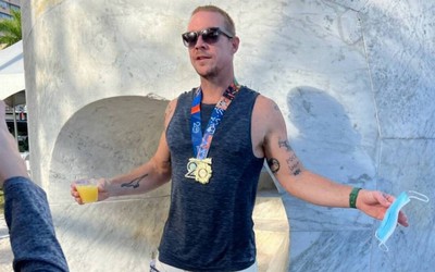 Disposição que chama? Diplo completa meia maratona em Miami e em seguida vai pra festa comemorar
