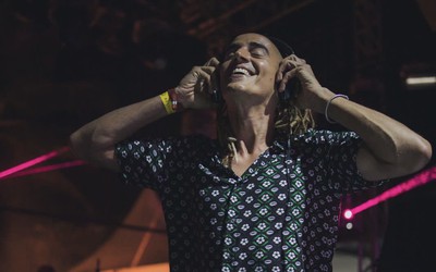 Dre Guazzelli disponibiliza set no Dre Tarde #33 para animar carnaval fora dos blocos
