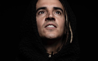 Celebrando 18 anos como DJ e produtor de eventos, Dre Guazzelli libera mais de 40 sets para download