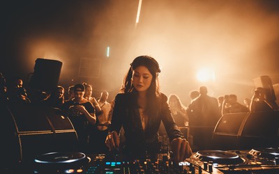 3 anos após sua última tour, Eli Iwasa embarca para Europa para 4 shows