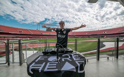 ForeHead lança set no Estádio do Morumbi e demonstra amor pela música e futebol