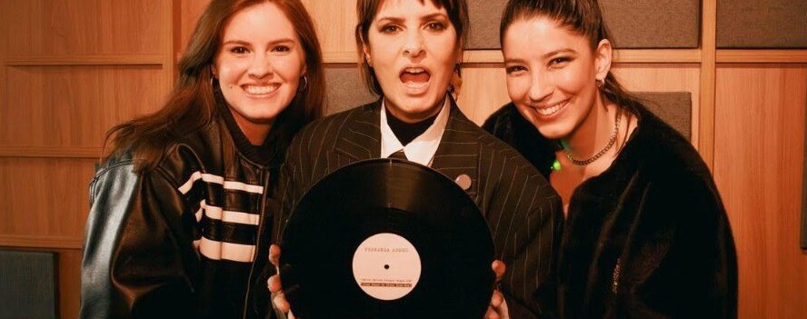 “Garota Sangue Bom”, sucesso de Fernanda Abreu, ganha remix oficial pelas mãos do duo feminino From House To Disco (FHTD)