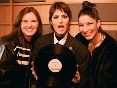 “Garota Sangue Bom”, sucesso de Fernanda Abreu, ganha remix oficial pelas mãos do duo feminino From House To Disco (FHTD)