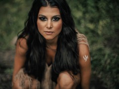 Giovanna Zattar transforma ancestralidade libanesa em ritual eletrônico com “Zafira”, em estreia pela Sol Selectas