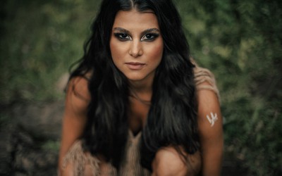 Giovanna Zattar transforma ancestralidade libanesa em ritual eletrônico com “Zafira”, em estreia pela Sol Selectas