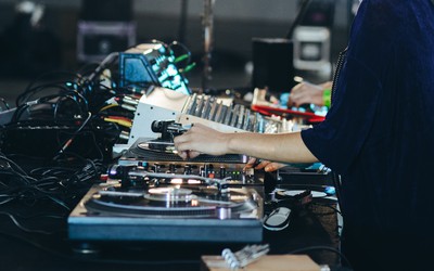 Festival Não Existe traz performances inéditas para Oca do Ibirapuera, com Eli Iwasa, BADSISTA e mais