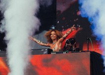 Bruna Strait estreia no Lollapalooza Brasil 2026 nesta sexta-feira