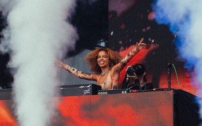 Bruna Strait estreia no Lollapalooza Brasil 2026 nesta sexta-feira