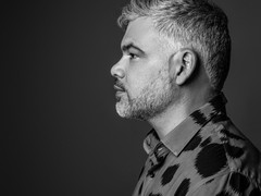 “Tempo”: Leo Janeiro transforma 30 anos de pista em álbum maduro e vibrante