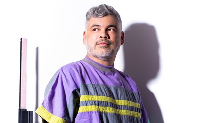 Com direito a “fluteboxing” e batida de funk, Leo Janeiro lança o EP “Carioca Flute / Som Na Caixa”