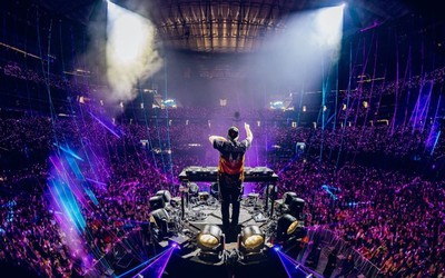 Illenium bate recorde histórico nos EUA com novo show "TRILOGY"