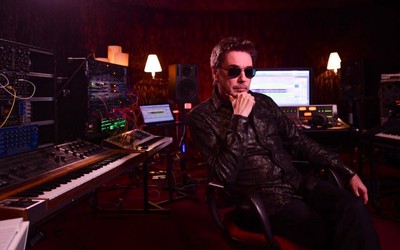 Lendário Jean-Michel Jarre produz trilha sonora de exposição brasileira "Amazônia"