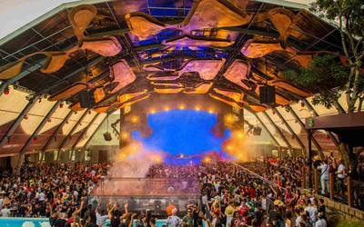 Rumo ao Top 10: Laroc Club convoca fãs para votação no ranking de melhor club da DJ Mag