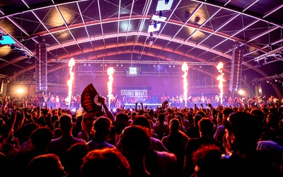 Aniversário de 21 anos do Sound Waves terá Adrián Mills, Cloudy, TRYM, Cloudy, Restricted e muito mais em Portugal