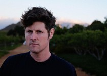 Warung Beach Club recebe Mano Le Tough no sábado de Páscoa para mais um capítulo histórico no Templo