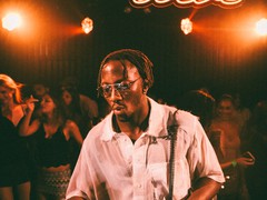 AMÉMÉ lança a track “Chulo” após temporada em Ibiza e se apresenta no Rio de Janeiro e em São Paulo em outubro