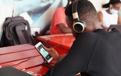 Novo estudo mostra que elementos sonoros da música eletrônica podem gerar efeitos curativos em dores agudas