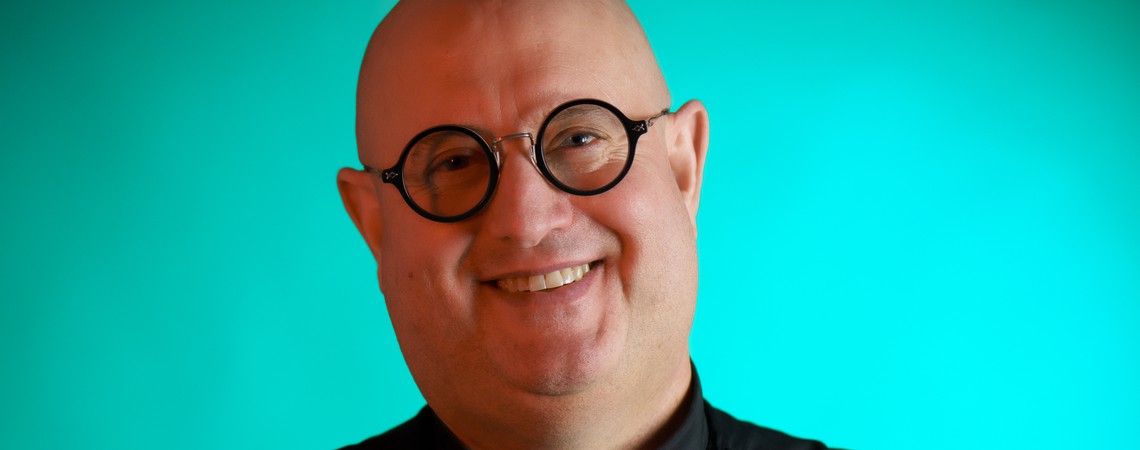 Padre Guilherme: quando a pista e a Música Eletrônica se tornam um instrumento para a paz