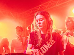 Paloma, filha de Bob Sinclar, estreia no Brasil como DJ na Posh Interlagos GP Official Party
