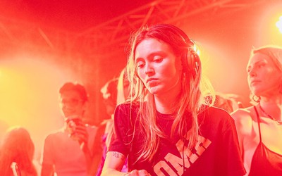 Paloma, filha de Bob Sinclar, estreia no Brasil como DJ na Posh Interlagos GP Official Party