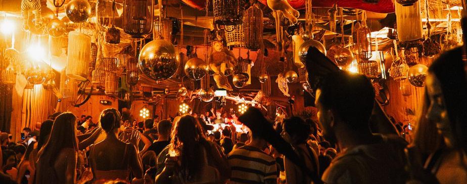 Safari Beach Jurerê destaca protagonismo feminino em festa com line-up formado apenas por mulheres neste sábado