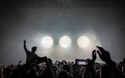 Swedish House Mafia e The Weeknd anunciando turnê no mesmo dia. O que isso quer dizer?