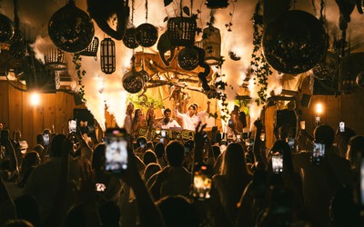 Safari Beach Jurerê celebra Réveillon 2026 com experiência premium à beira-mar