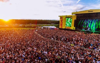 Reino Unido prepara festival-teste sem distanciamento social com 5 mil pessoas
