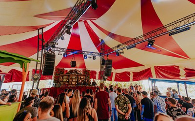 Carnaval eletrônico promete ser histórico no Surreal Park pelos dias 25 a 27 de fevereiro