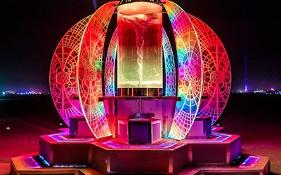 "The Altar of Intentions", instalação criada pelo brasileiro Daniel Strickland no Burning Man, ganha documentário